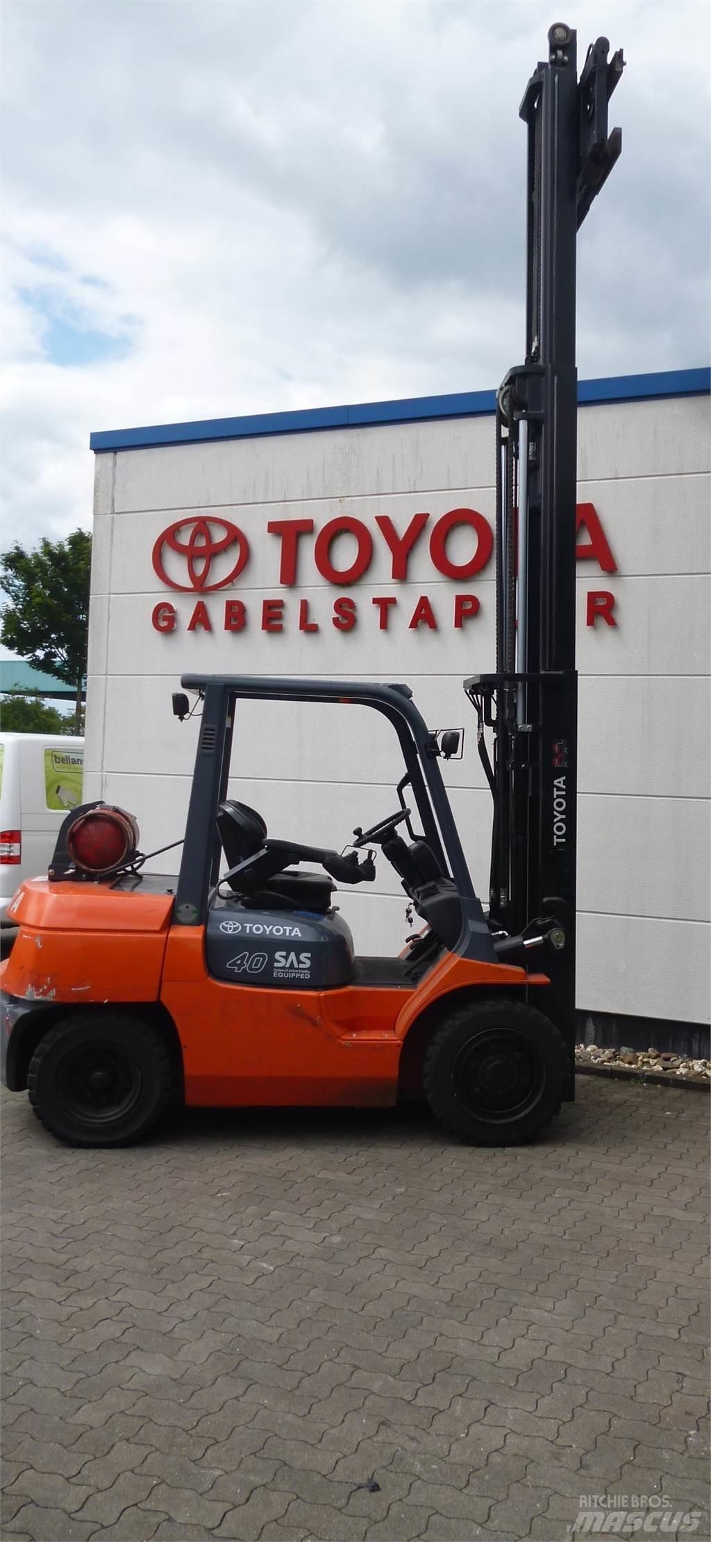 Toyota 02-7FG35 Nestekaasutrukit