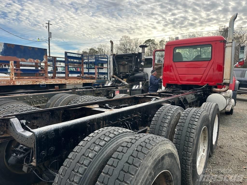 Mack CV 713 Vaihtolava-autot