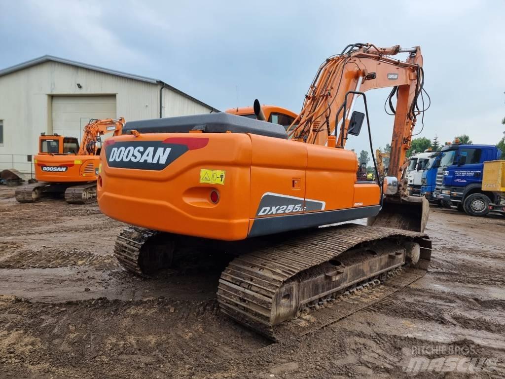 Doosan DX 255 LC Telakaivukoneet