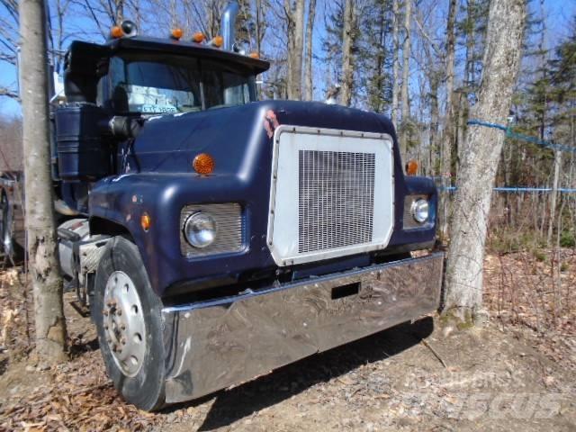 Mack RS797LST Hinausautot