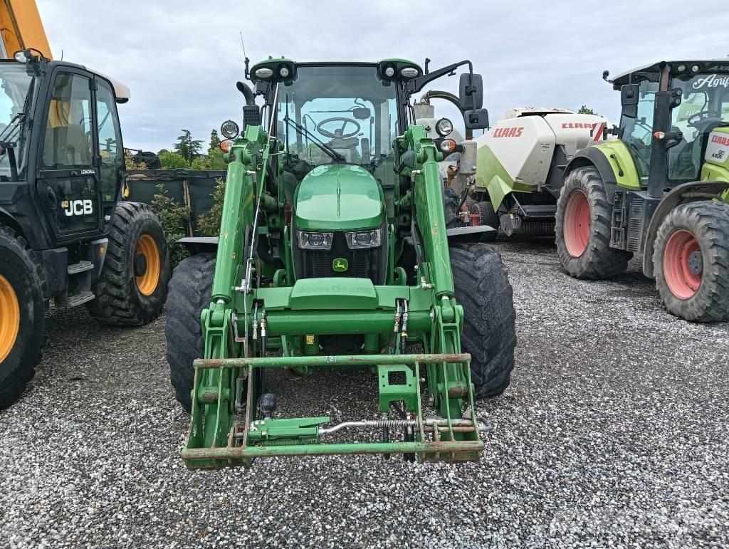 John Deere 5125 R Traktorit