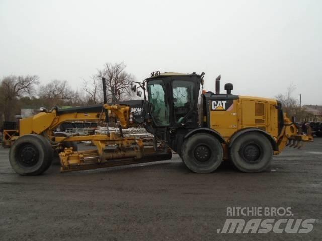 CAT 140 M 2 AWD Tiehöylät
