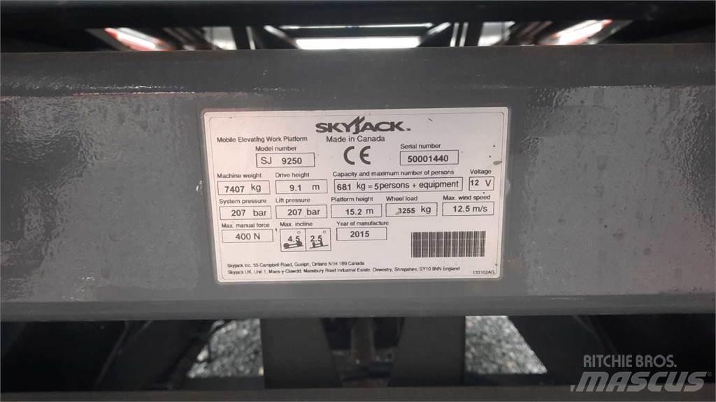 SkyJack 9250RT Saksilavat