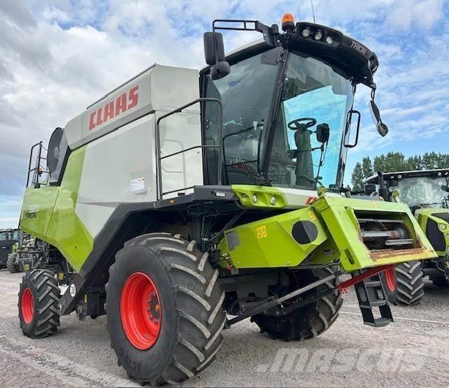 CLAAS TRION 520 Leikkuupuimurit