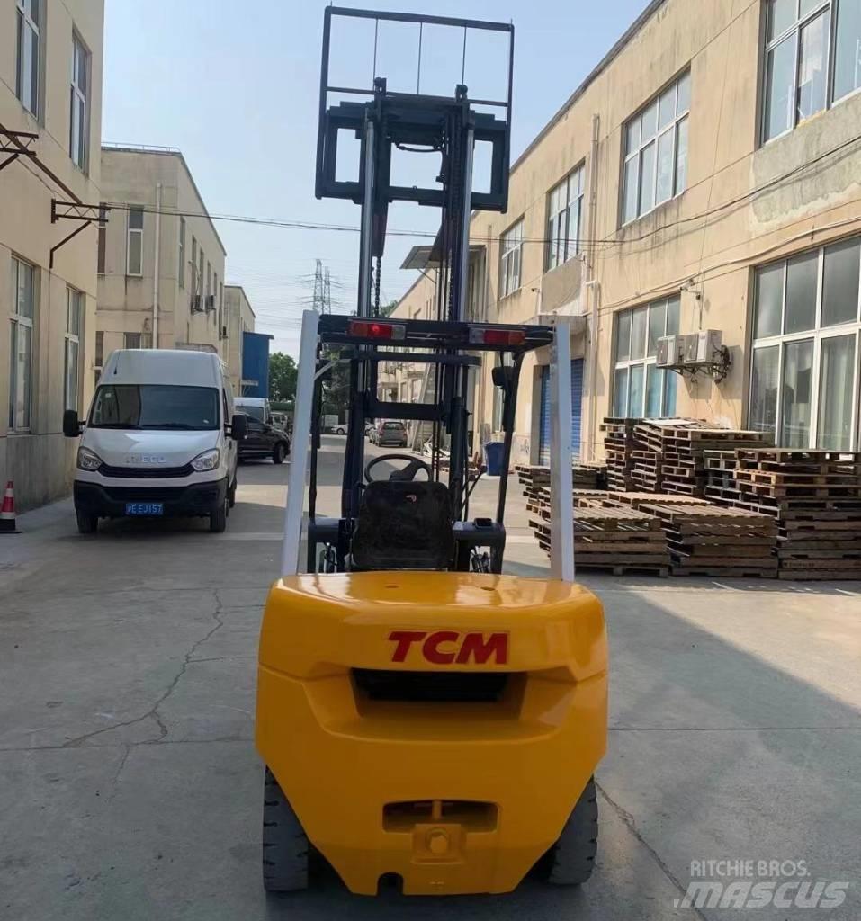 TCM FD30 Työntömastotrukit