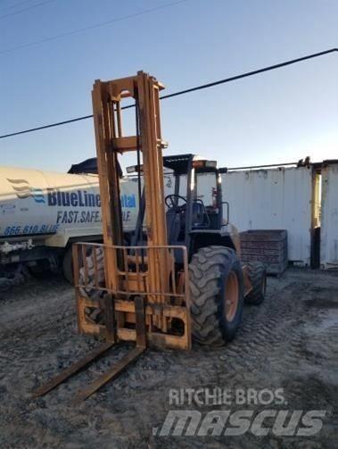CASE 586H Maastotrukit