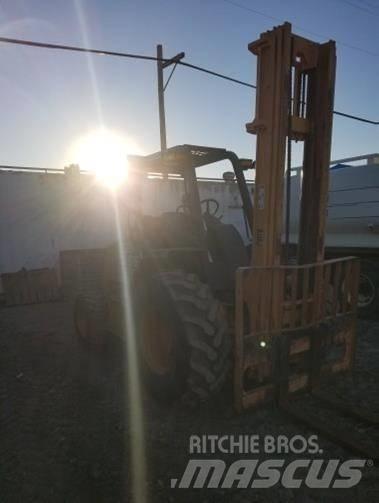 CASE 586H Maastotrukit