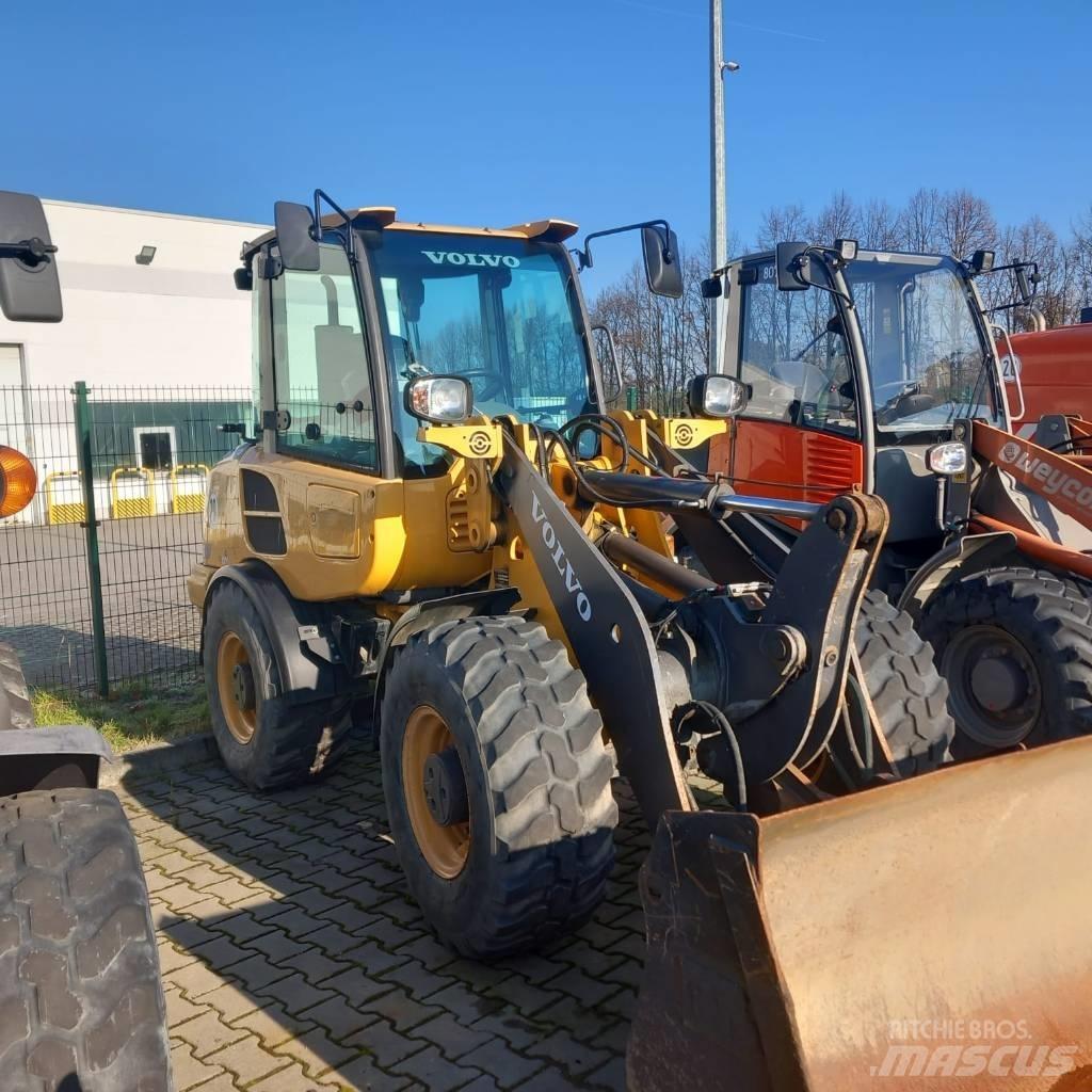 Volvo L 28 F Pyöräkuormaajat