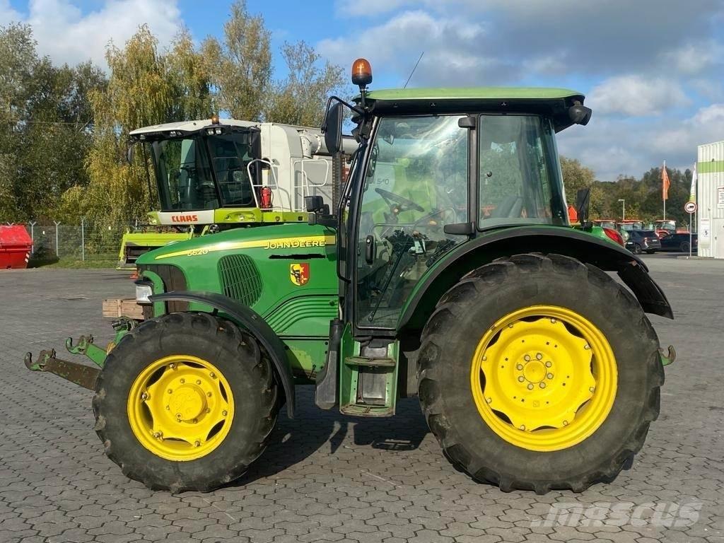 John Deere 5620 Traktorit