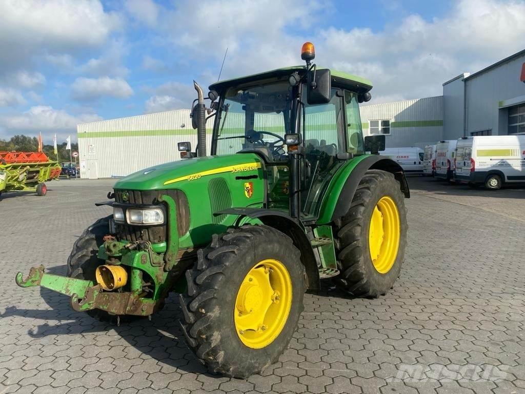 John Deere 5620 Traktorit