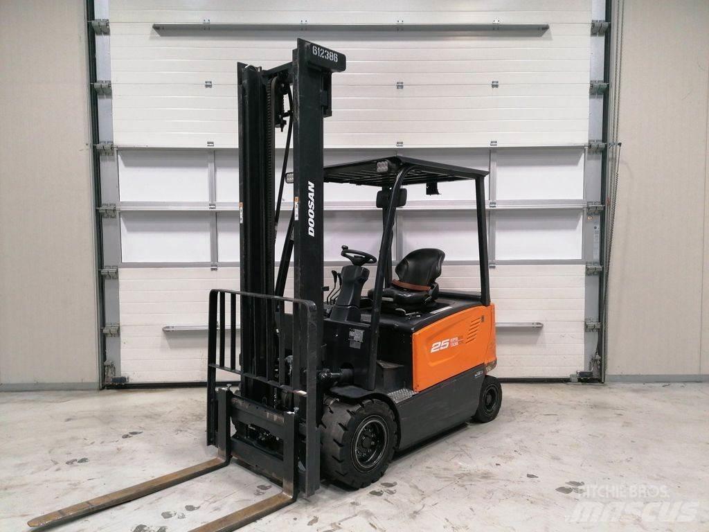 Doosan B25X-7 Sähkötrukit