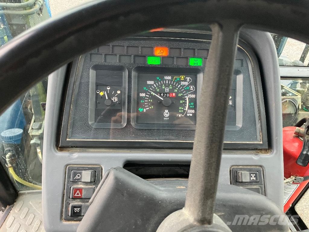 New Holland 5635 Traktorit