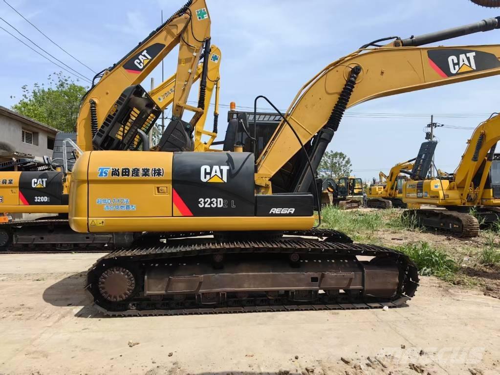 CAT 323 D Telakaivukoneet