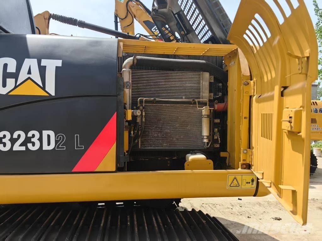CAT 323 D Telakaivukoneet