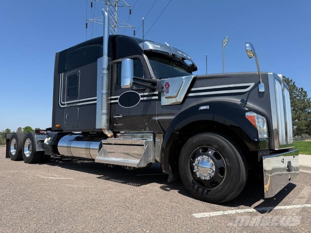 Kenworth W 990 Vetopöytäautot