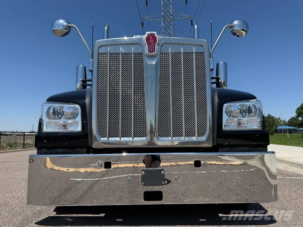 Kenworth W 990 Vetopöytäautot