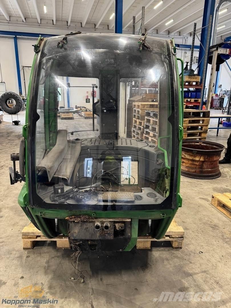 John Deere 1210E Ohjaamo ja sisusta