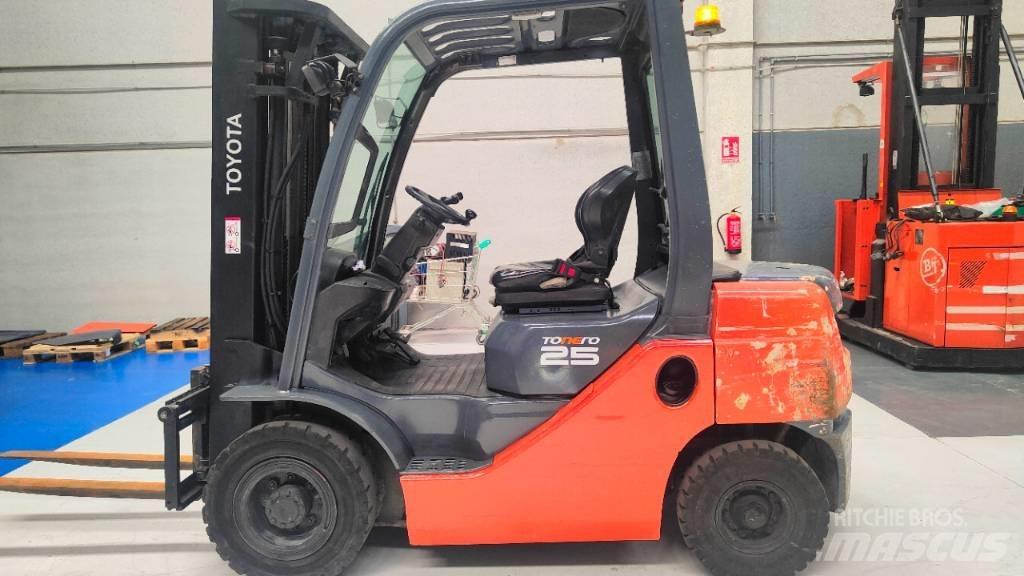 Toyota 52-8 FD F 25 Dieseltrukit