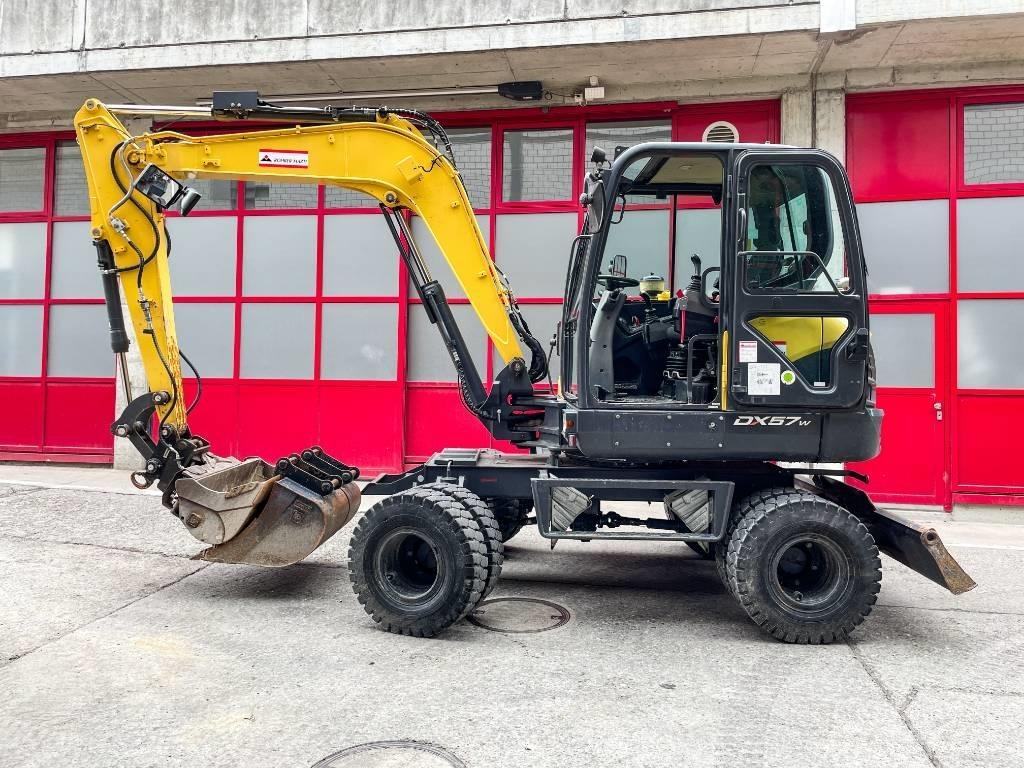 Doosan DX 57 W-5 Pyöräkaivukoneet