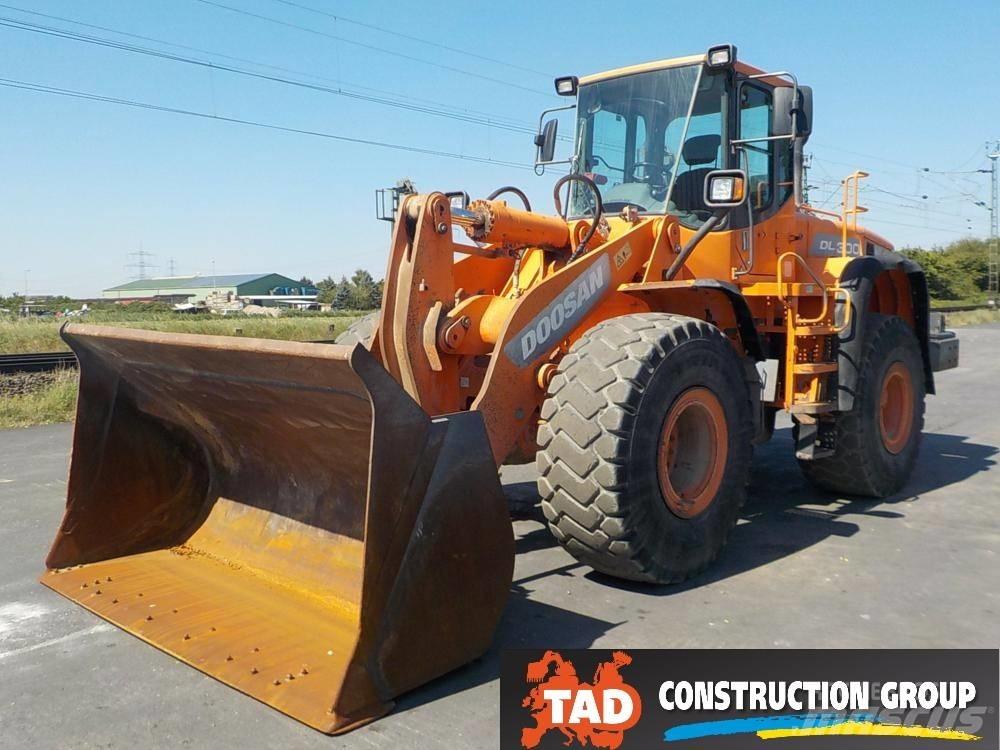 Doosan DL 300 Pyöräkuormaajat