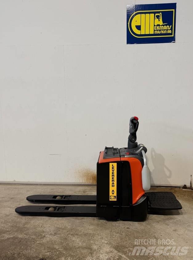 BT truck LPE200 Lavansiirtotrukit ajotasolla