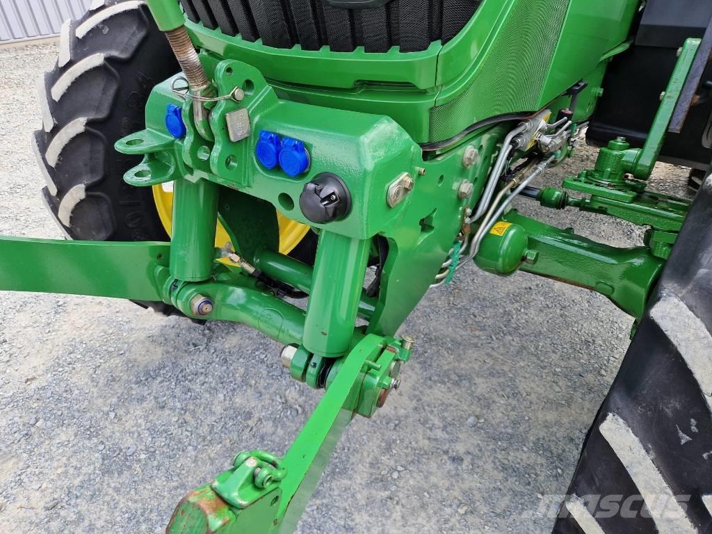 John Deere 6115 R Traktorit