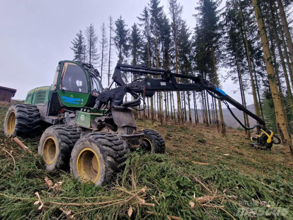 John Deere 1270 E Harvesterit