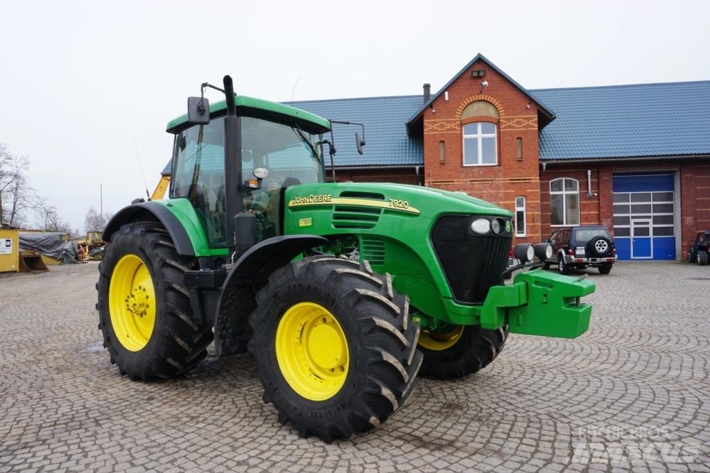John Deere 7920 Traktorit