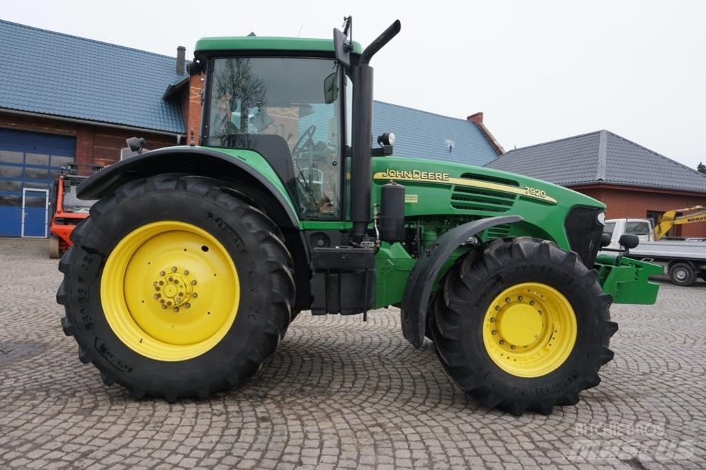 John Deere 7920 Traktorit