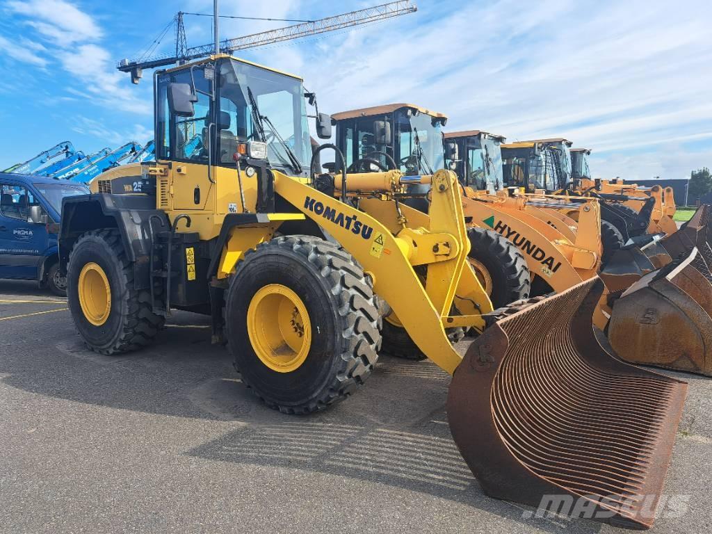 Komatsu WA 250-5H Pyöräkuormaajat