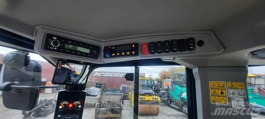 CAT 906 Pyöräkuormaajat