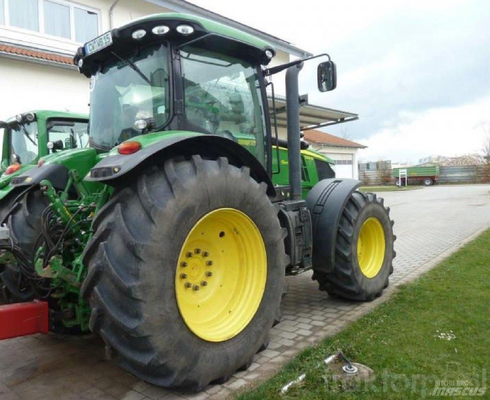 John Deere 7230R Traktorit