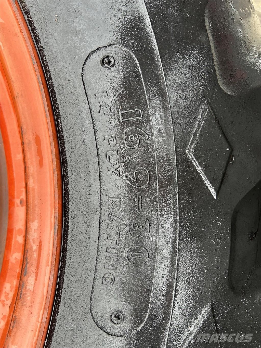 Goodyear 16,9-30 Renkaat ja vanteet