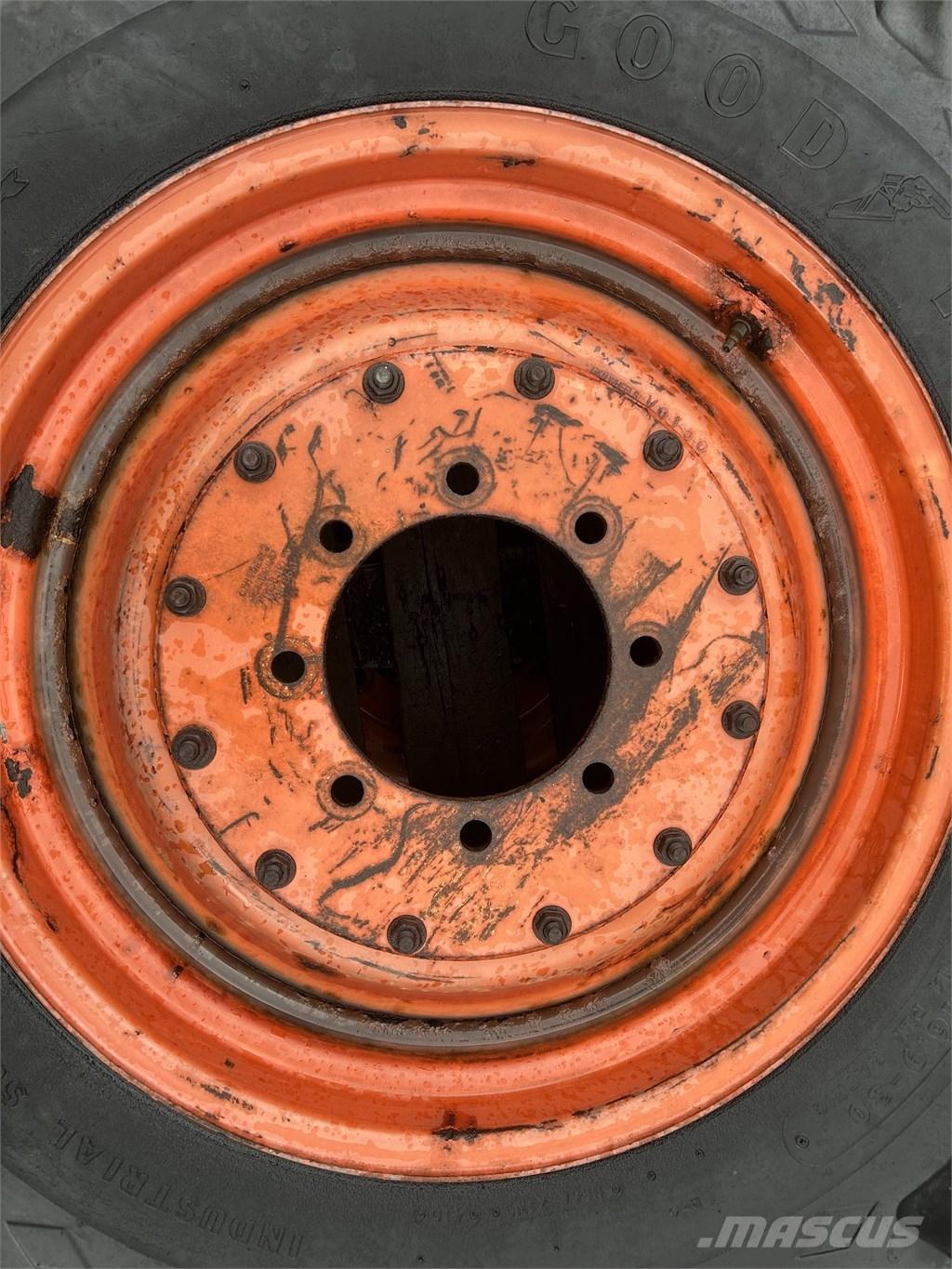 Goodyear 16,9-30 Renkaat ja vanteet