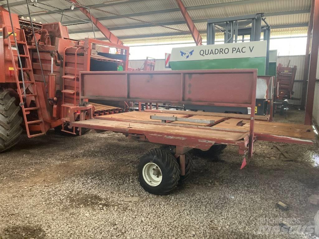 Hesston 4900 Kanttipaalaimet