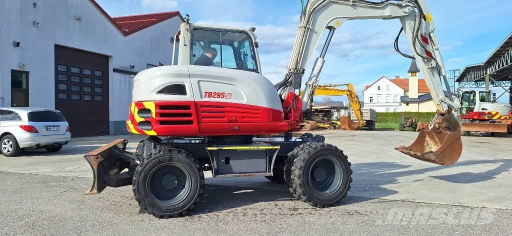 Takeuchi TB 295W Pyöräkaivukoneet