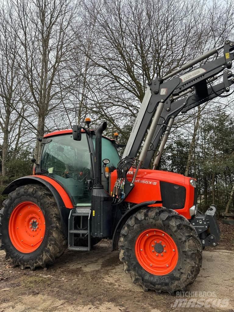 Kubota M135GX Traktorit