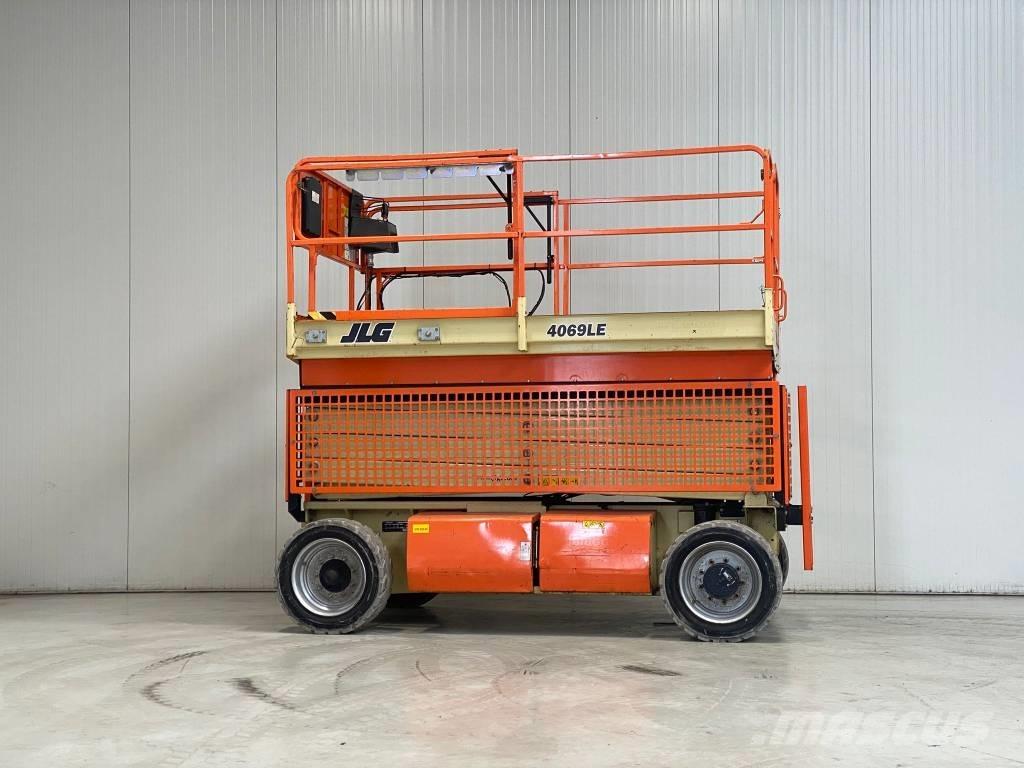 JLG 4069LE Saksilavat