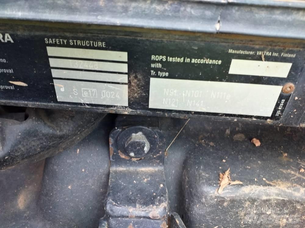 Valtra N121 Traktorit