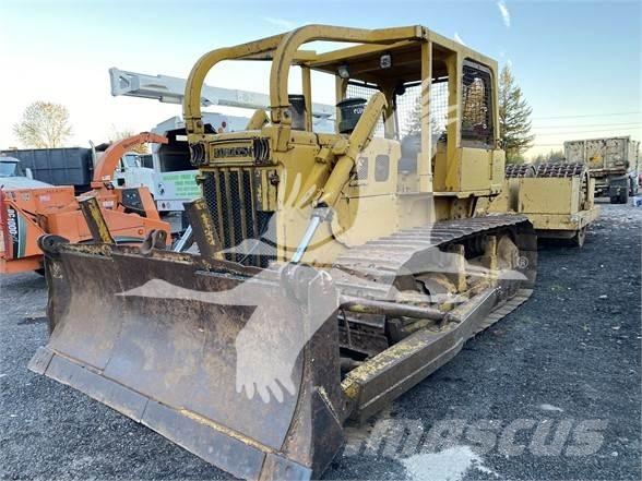 Komatsu D65E-6 Telaketjupuskutraktorit