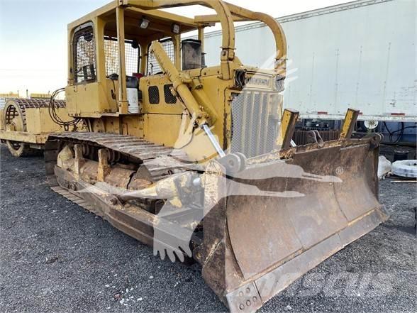 Komatsu D65E-6 Telaketjupuskutraktorit