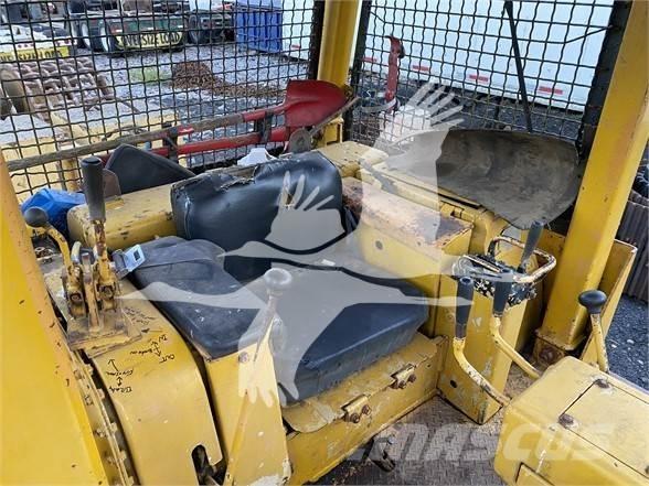Komatsu D65E-6 Telaketjupuskutraktorit