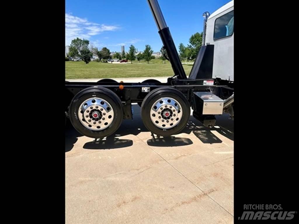 Kenworth T 880 Vetopöytäautot