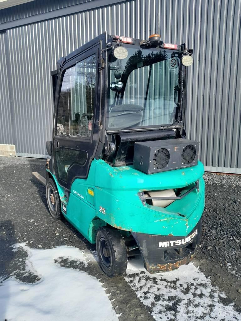 Mitsubishi FD 25 N Dieseltrukit