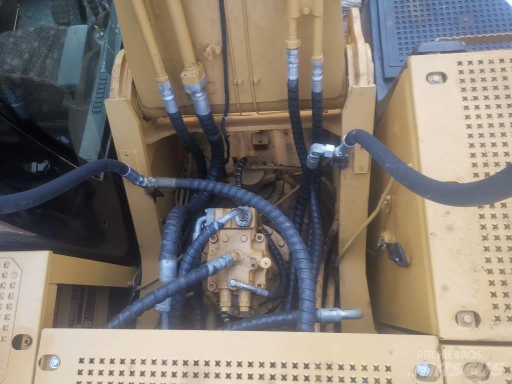 CAT 330 D Telakaivukoneet