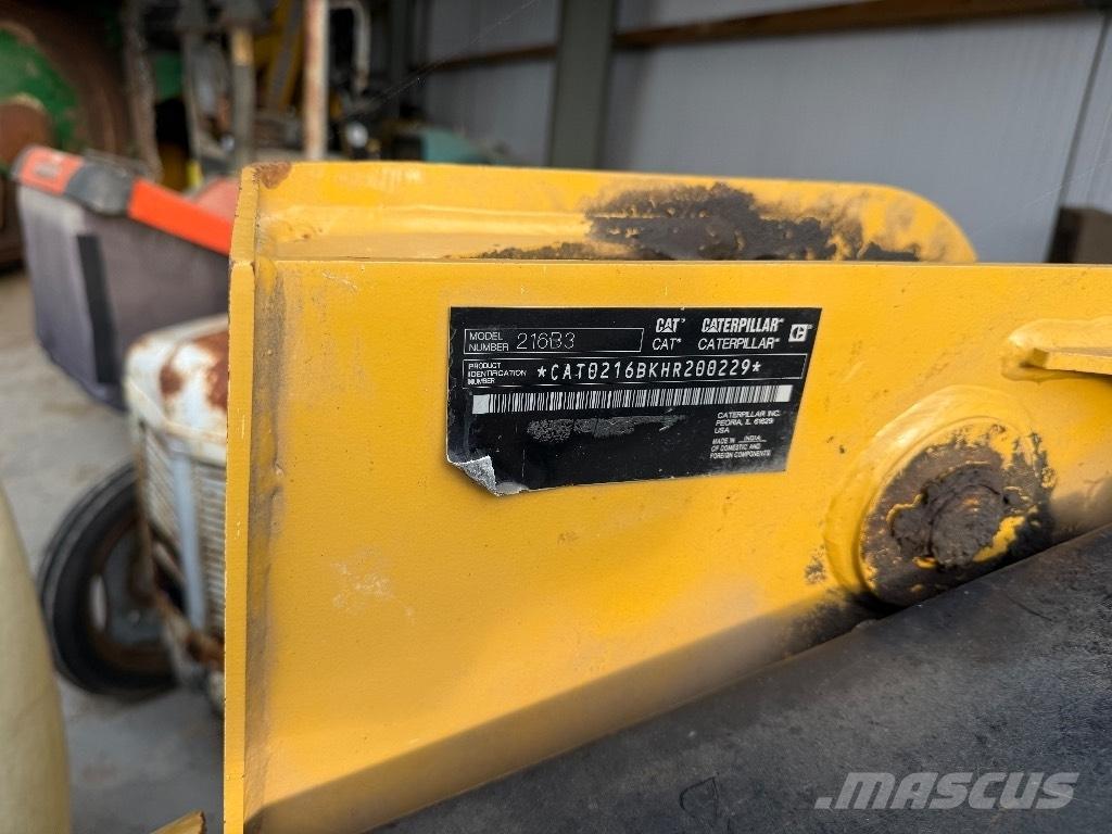 CAT 216 B 3 Liukuohjatut kuormaajat