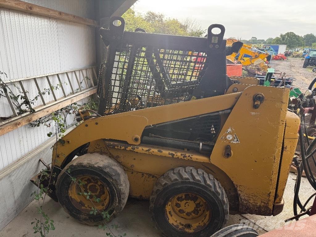 CAT 216 B 3 Liukuohjatut kuormaajat
