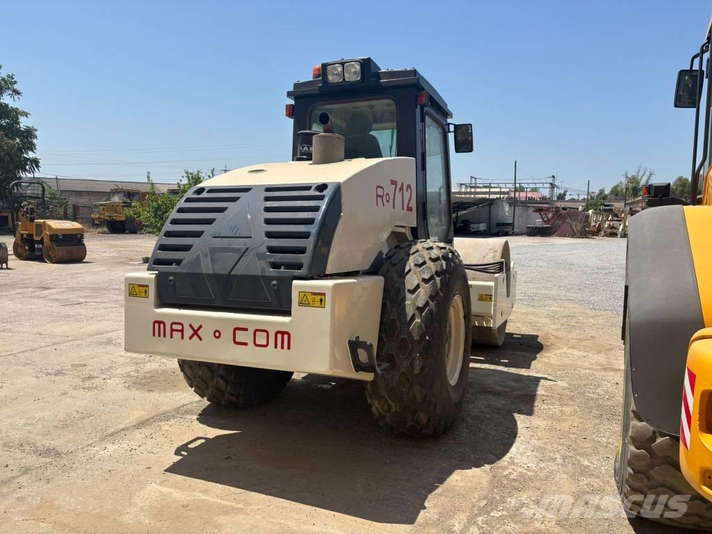  Max Com R712 Kumipyöräjyrät