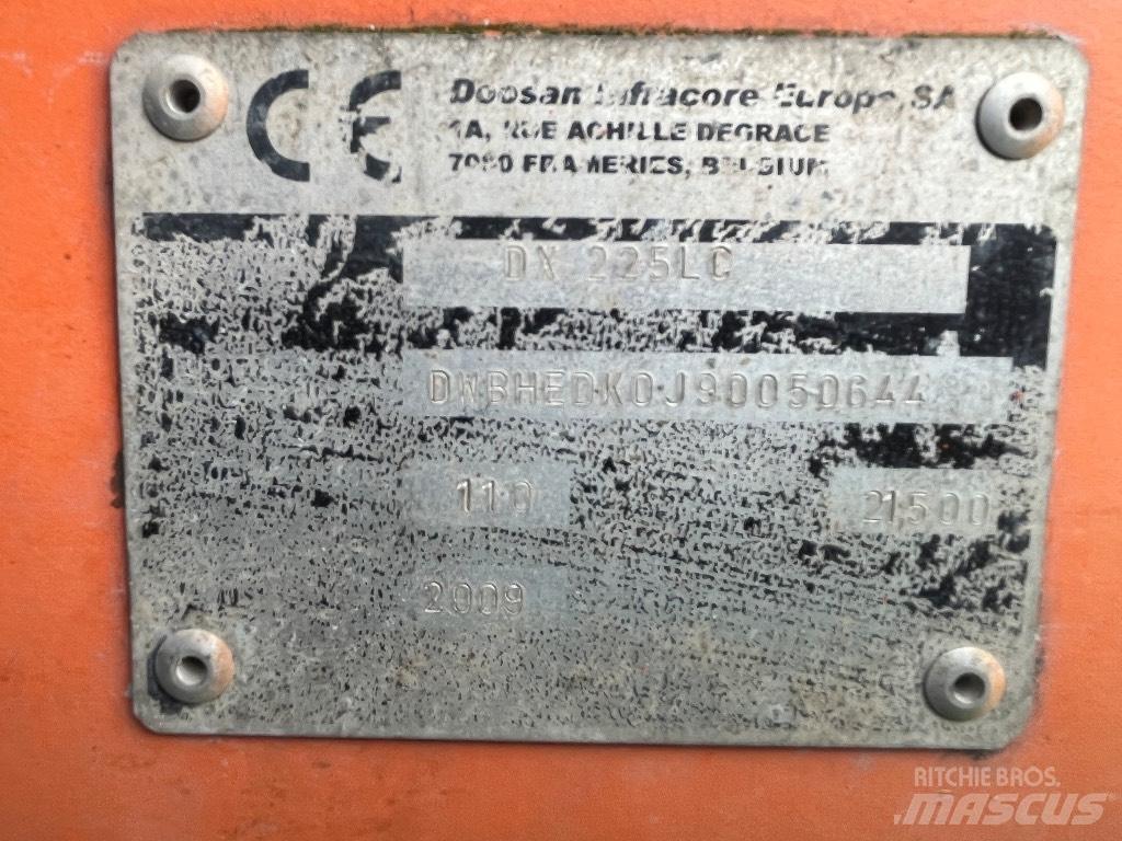 Doosan DX 225 LC Pitkävartiset kaivinkoneet