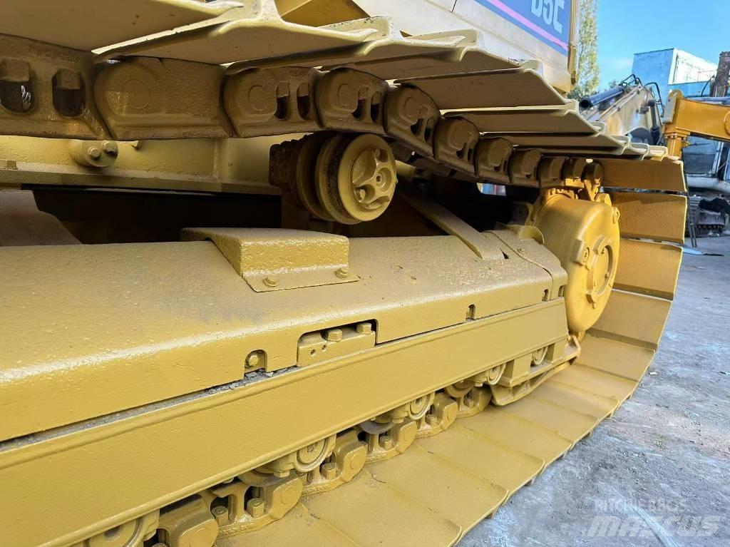 CAT D 5 C Telaketjupuskutraktorit